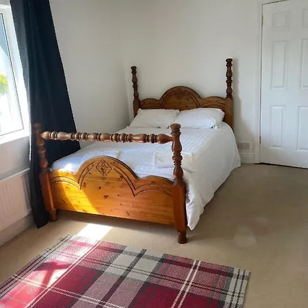 27 Ballyraine Park
